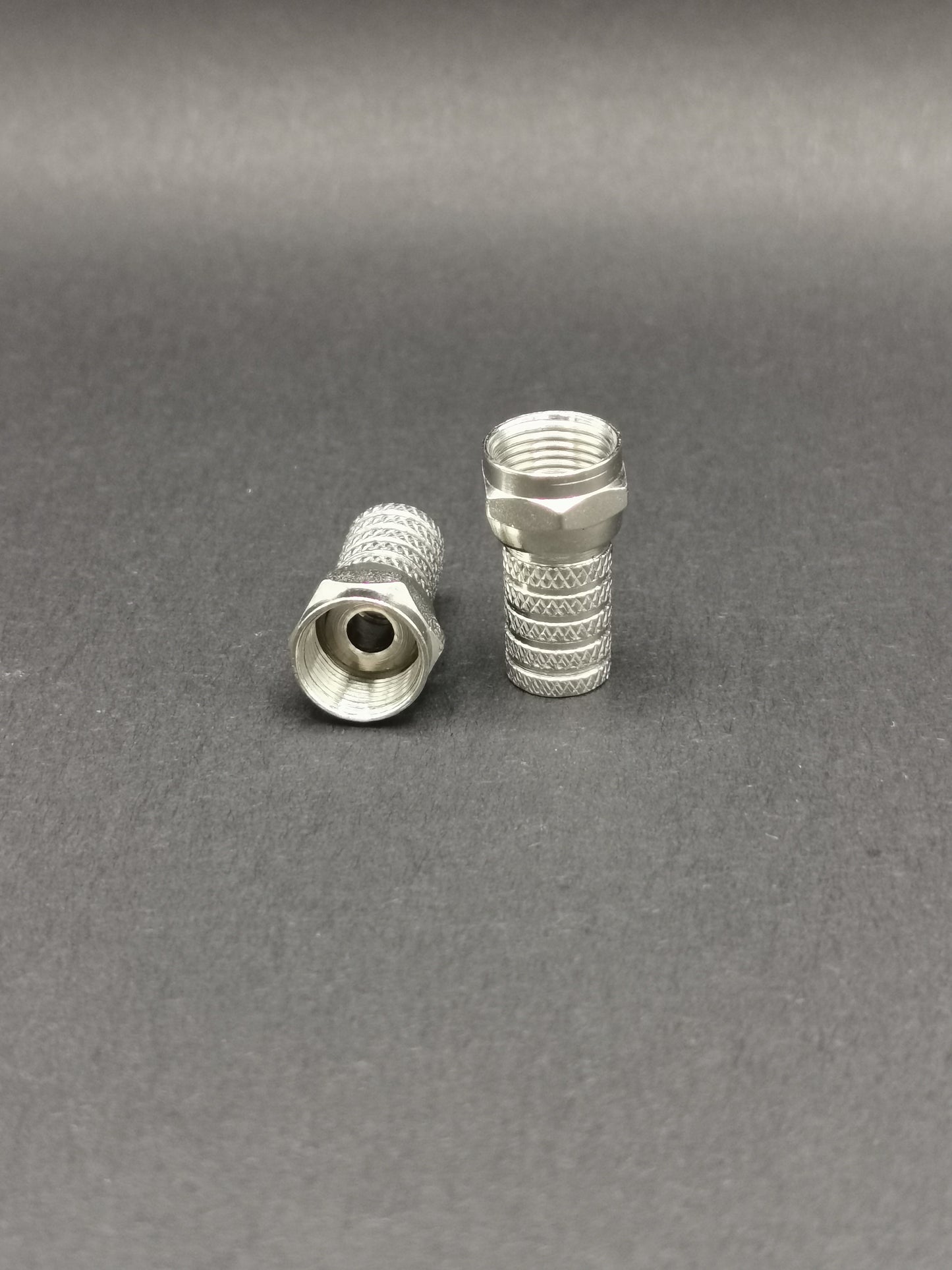 10 pcs Connettore F | dritto, connettore nichelato | 75 Ohm | Twist-on | Diametro ingresso cavo: 5 mm | corpo in ottone | sacchetto di plastica